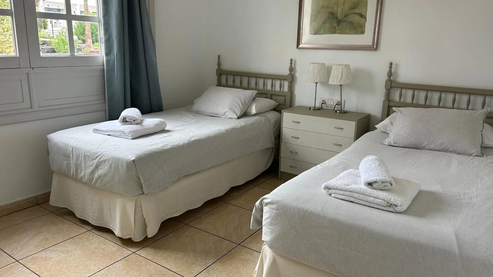 Stunning 2 Bedroom Vacation Rental Vv On Seafront Puerto del Carmen  Apartment Puerto del Carmen (Lanzarote)